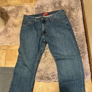 Men’s jeans size 38 by 32. In great condition hardly warm. Brand is Arizona.